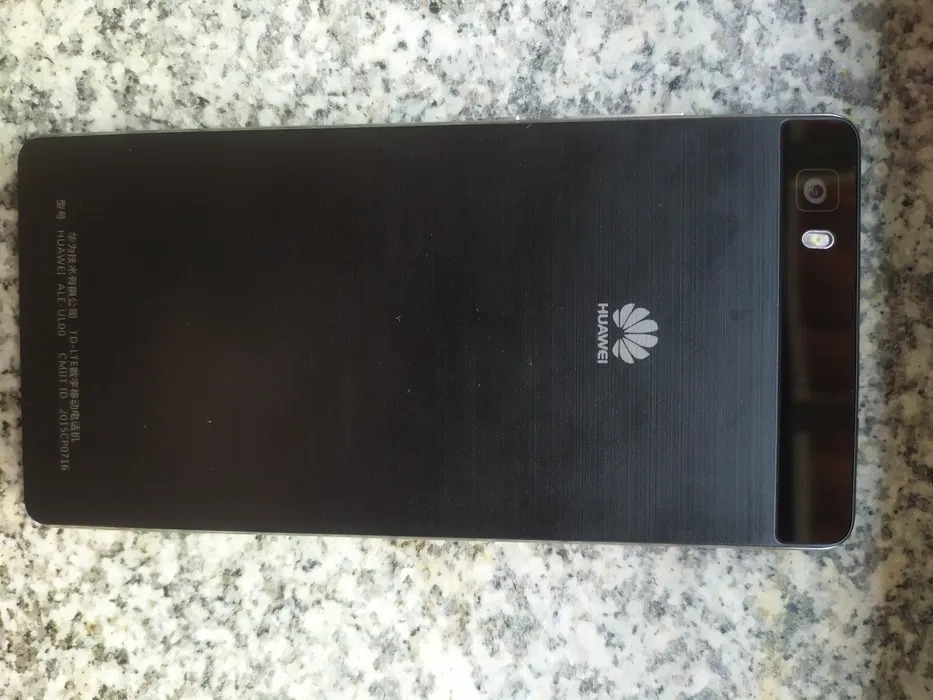 Smartphone Huawei P8 Lite como novo