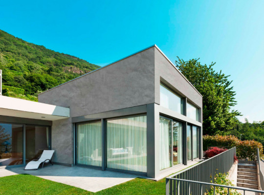 Casa remodelada com 3 quartos e 2 WC. Para feri
