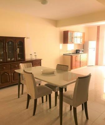 Arrenda-se apartamento bem espaçoso