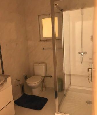 Arrenda-se apartamento bem espaçoso