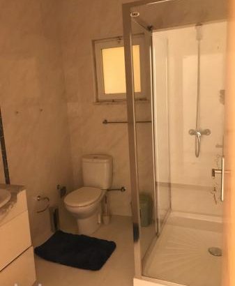 Arrenda-se apartamento bem espaçoso
