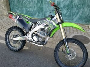 Moto KAWASAKI KX250F em muito bom estado