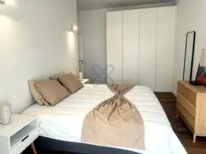 Apartamento T3, com varandas e vista parcial para