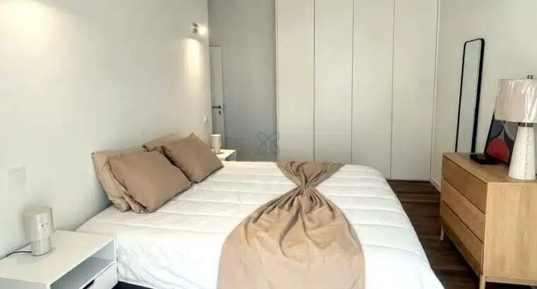 Apartamento T3, com varandas e vista parcial para