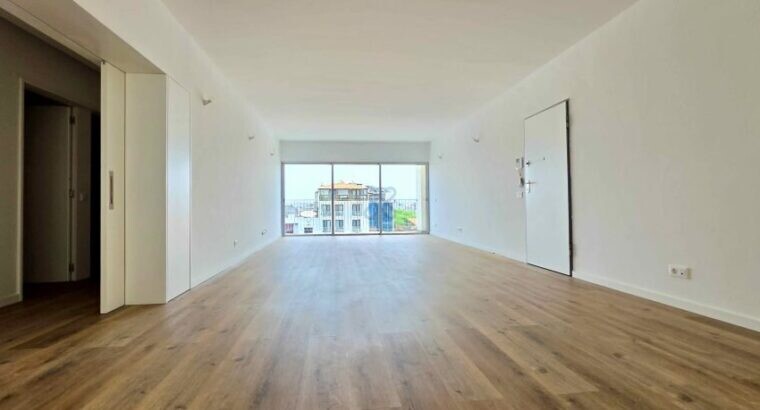 Apartamento T3 à Venda em Achada de Santo António