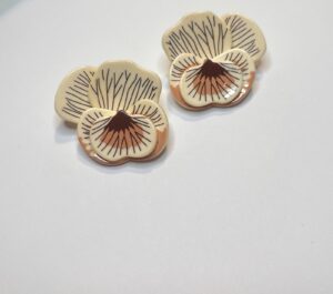 Brinco flor dourado