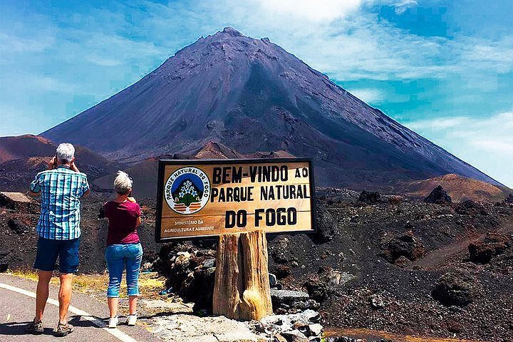 Aventura definitiva no Fogo: caminhada pelo vulcão Pico Grande, 2826 m
