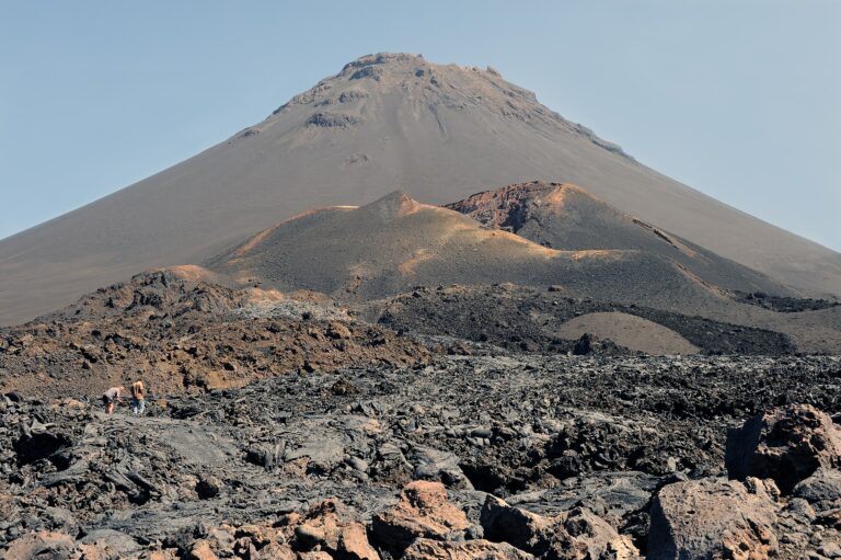 Fogo: subida ao Pico do Fogo e vinho de Chã das Caldeiras