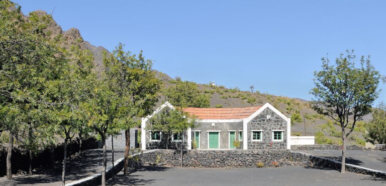 Fogo: subida ao Pico do Fogo e vinho de Chã das Caldeiras