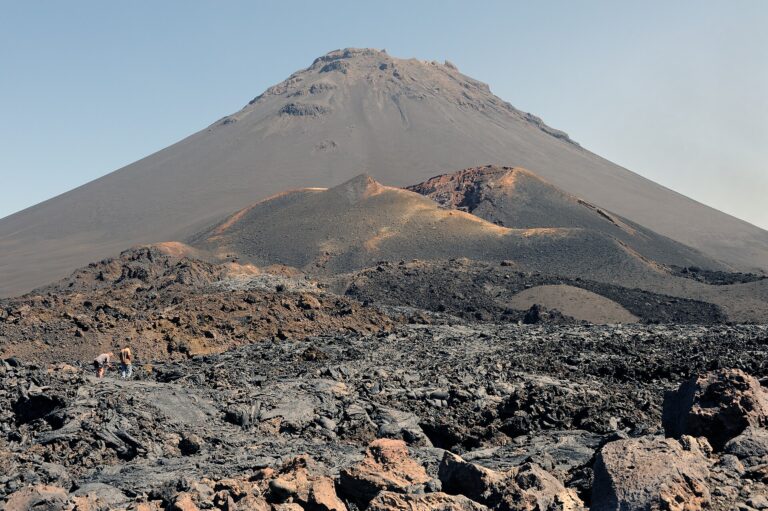 Fogo: subida ao Pico do Fogo e vinho de Chã das Caldeiras