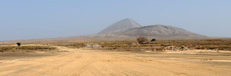 Sal: volta à ilha com Pedra de Lume, Buracona e Olho Azul