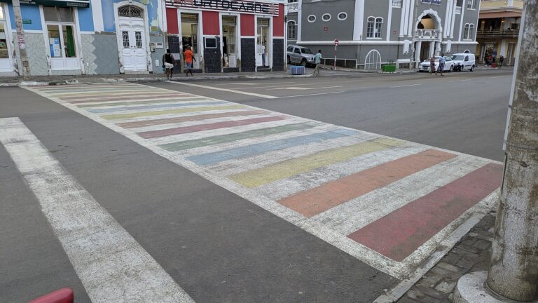 São Vicente: Mindelo a pé, entre o mercado e a Torre de Belém