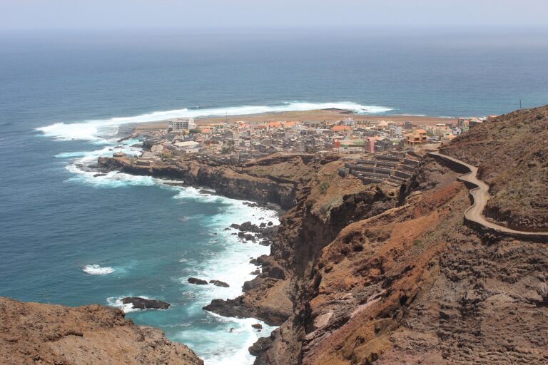 Santo Antão: travessia de 2 dias com noite em casa de família