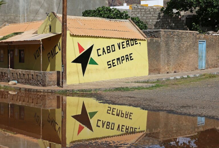 São Nicolau: caminhada ao Monte Gordo
