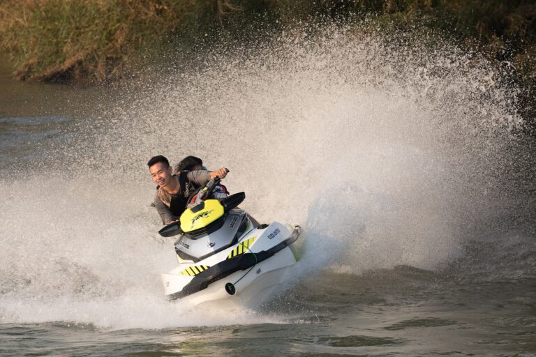 São Vicente: jet ski na baía do Mindelo