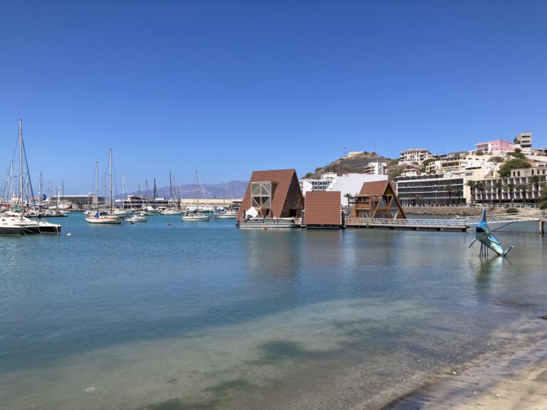 São Vicente: jet ski na baía do Mindelo