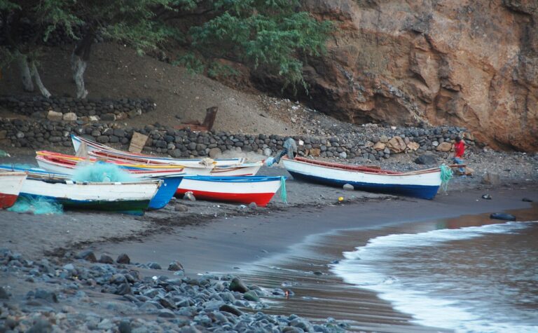 São Vicente: pesca tradicional numa praia