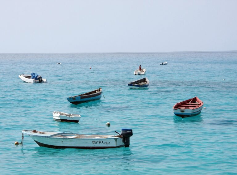São Vicente: pesca tradicional numa praia