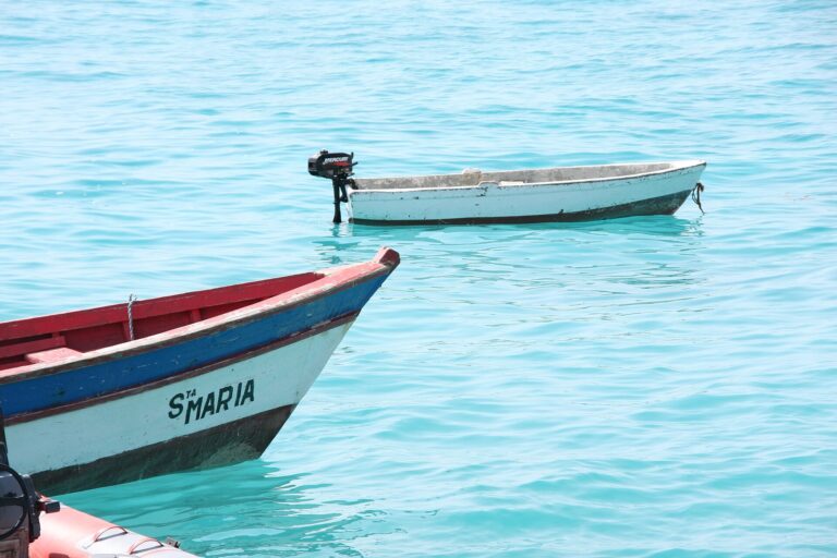 São Vicente: pesca tradicional numa praia